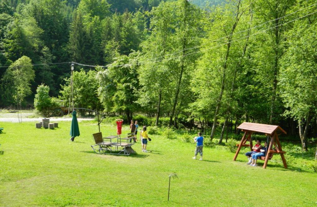 Pensiunea Valea Negrasului Trăisteni Eksteriør billede